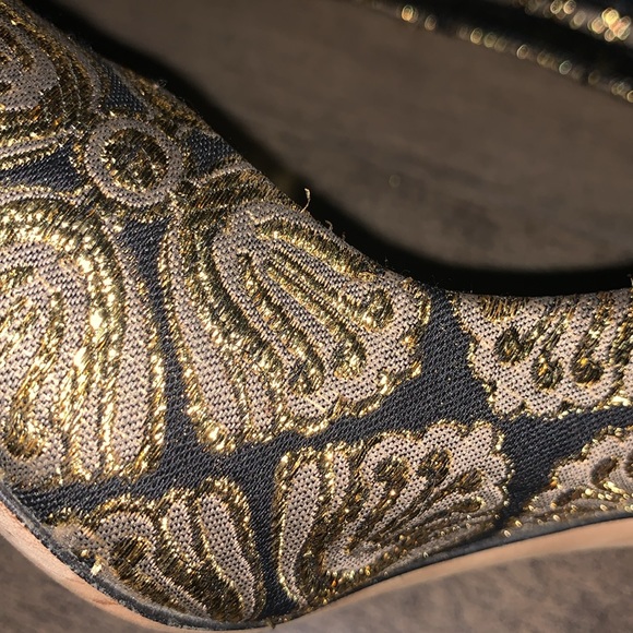 NWT GIAMBATTISTA VALLI GOLD JACQUARD FABRIC STILETTO - Picture 9 of 10